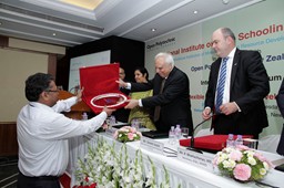 14-NIOS Presenting Momento to Hon'Ble HRM